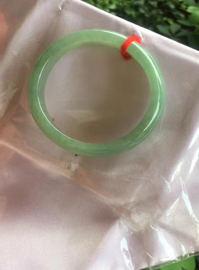 缅甸A货翡翠湖水绿贵妃圈口50