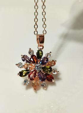 十字防过敏太阳花锆石微镶颈链