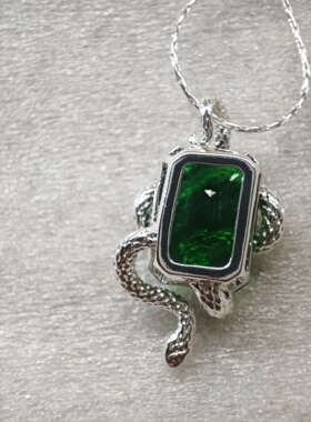 小众精品，小蛇项链，祖母绿色宝石！环保黄铜真金电镀