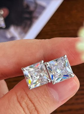 香港壹刻珠宝小方糖精致小可爱锆石仿真钻耳钉真的好看配盒子袋子