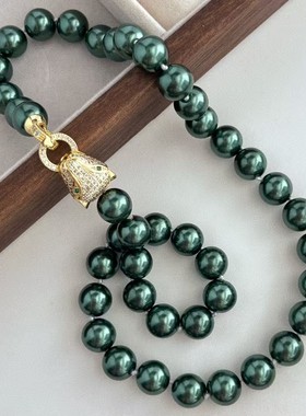 香港壹刻珠宝进口南洋10mm大贝孔雀绿果项链配有专柜的礼盒和礼袋
