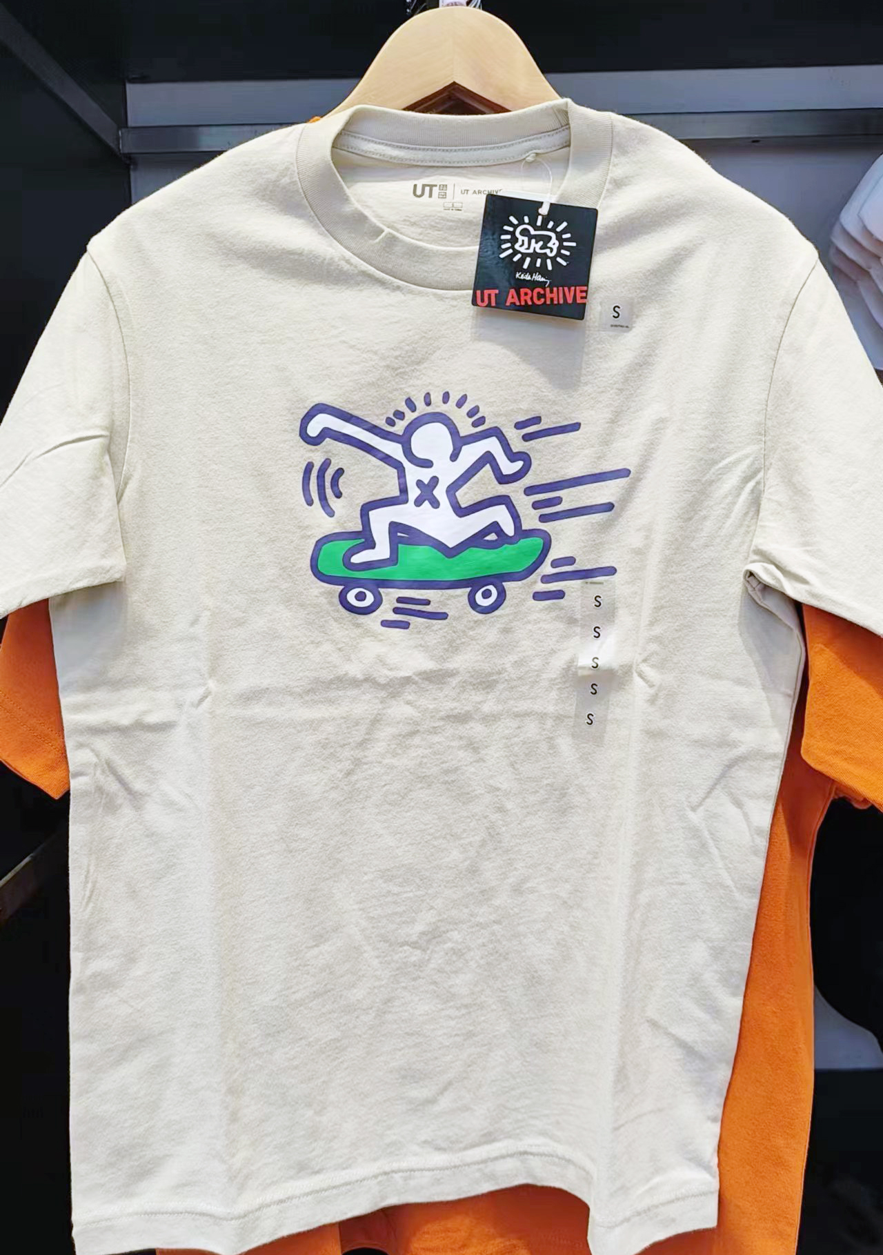 优衣库UNIQLO印花T恤Keith Haring TEXT短袖衫SPRZ城市墙Andy滑板