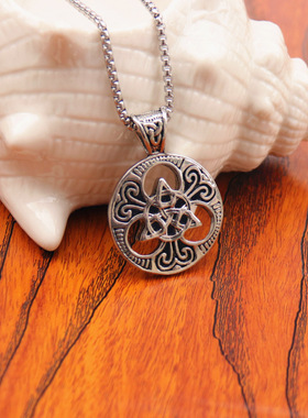 朋克风爱尔兰同心结圆牌吊坠项链
