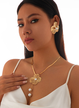 花朵镶嵌珍珠设计小众长款锁骨链