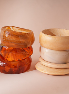 不规则宽面咖色树脂手镯