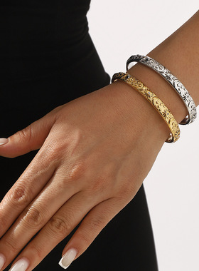 浮雕星月图案镶嵌锆石手镯