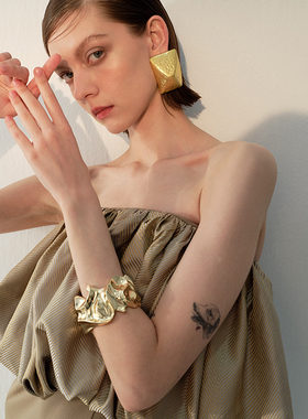 苏心复古轻奢合金手镯