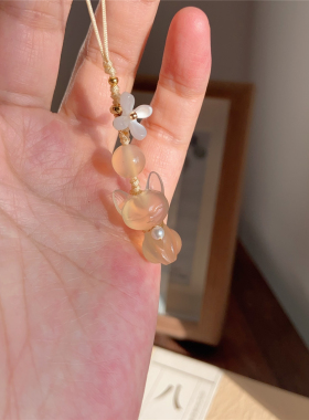 天然浅香槟金色玉髓猫咪挂件