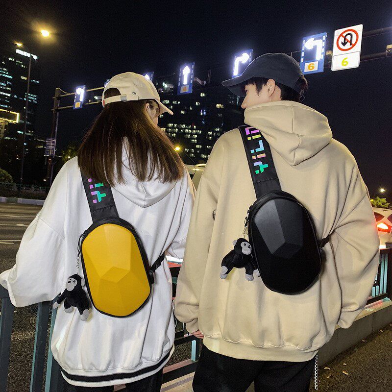 潮流简约多面体胸包男机车女斜挎包 单色空间胸包