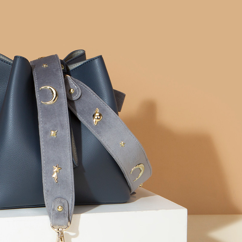 宽肩带女2020新款潮女单肩风水桶包 acezwin女士包袋