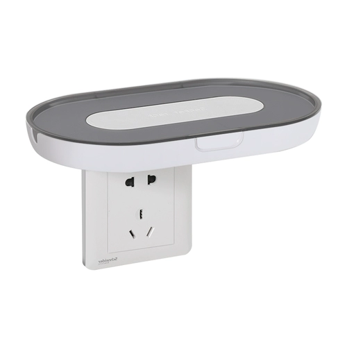 На стене на стене на стене полки хранения на стене