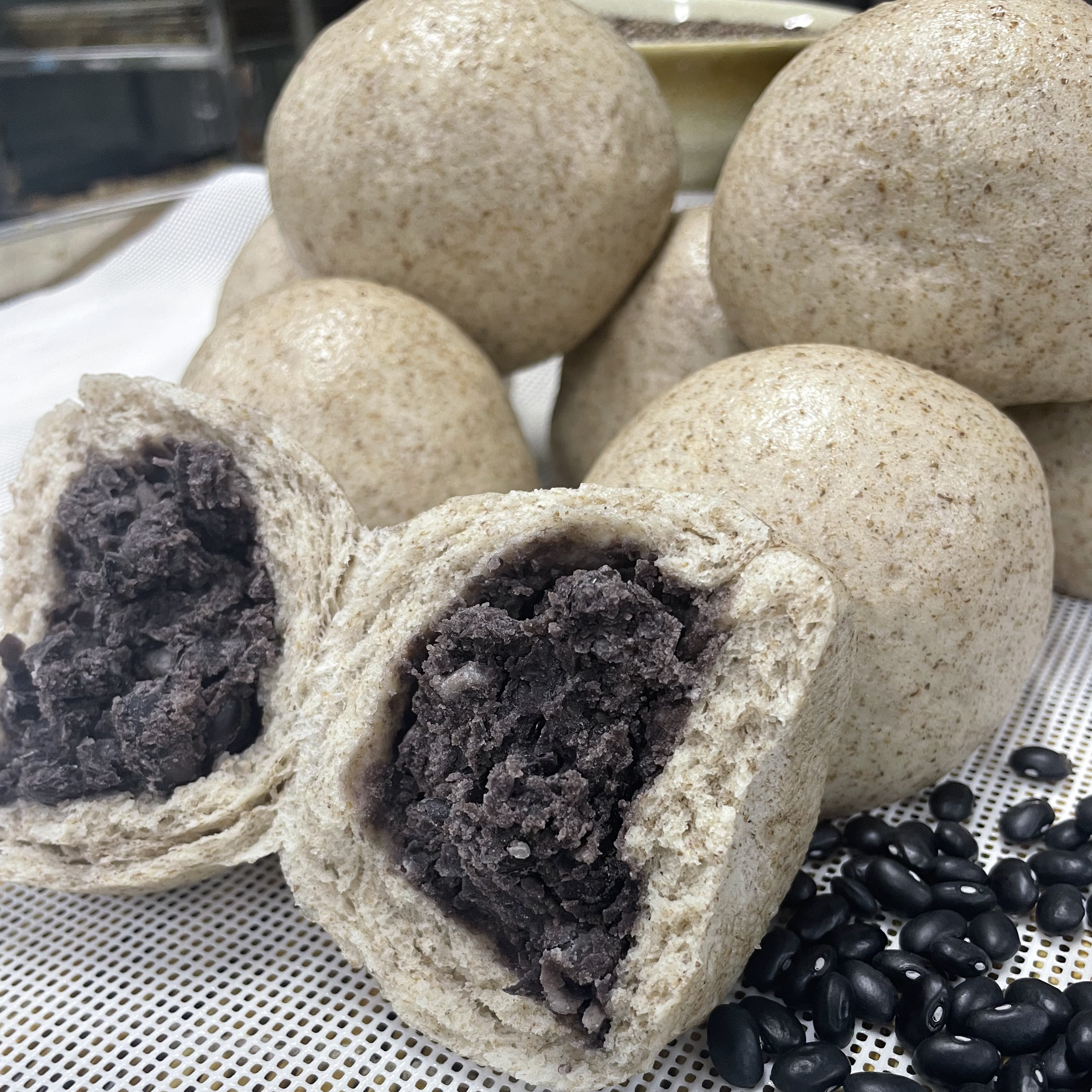 龙江黑小麦石磨全麦粉黑芸豆豆沙包