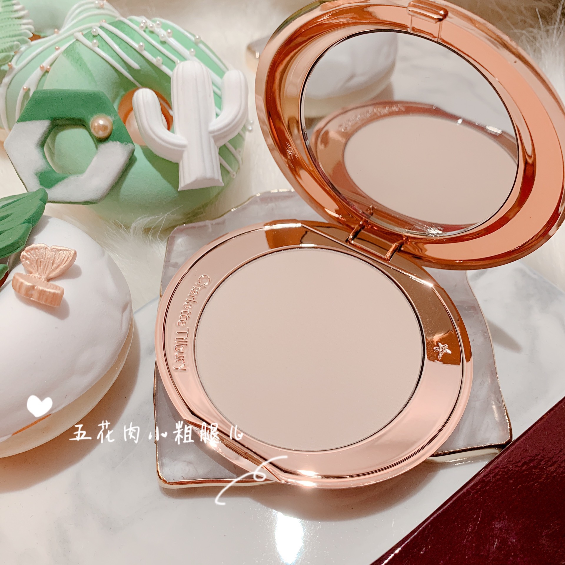 CT粉饼 Charlotte Tilbury定妆蜜粉饼Fair无暇极细控油散粉-图0