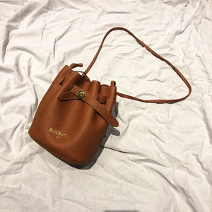 日本小众荔枝纹水桶包