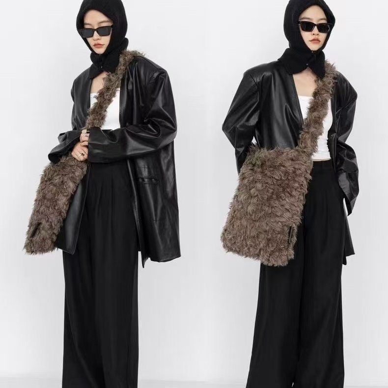 2024秋冬毛绒包弥赛亚少女毛毛单肩斜挎包流浪风大容量复古托特包,淘宝优惠券,粉丝福利购,淘宝优惠卷