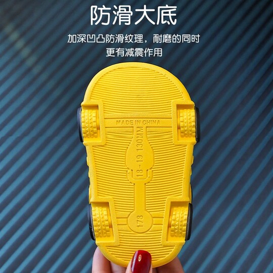Summer children's slippers sandals boys and girls hole shoes glowing sports car lights anti-slip cartoon kids baby toe shoes