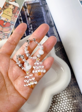 XY原创手作新款白色圣诞树浪漫耳环女小众设计串珠耳圈耳夹耳饰