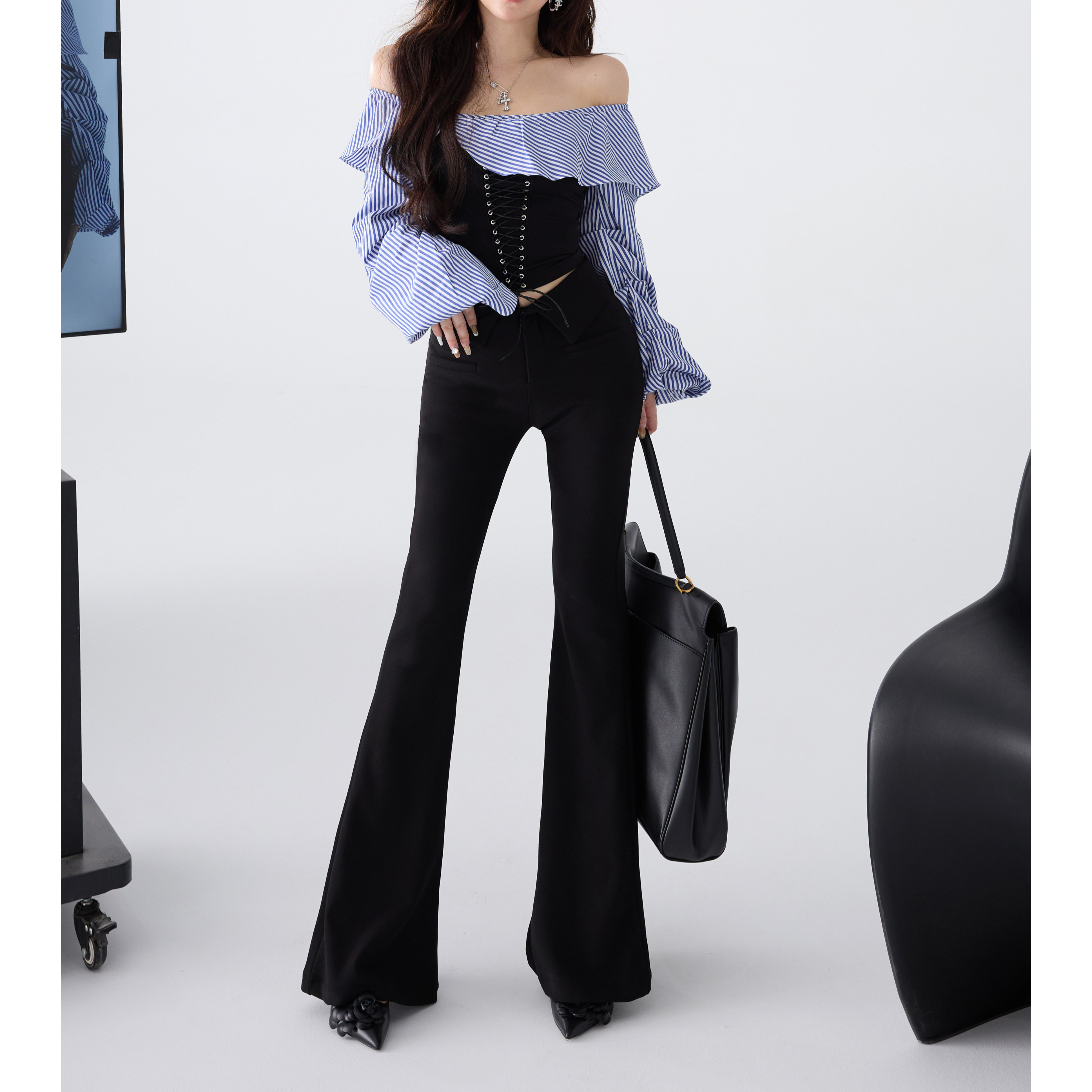 小雨姐姐【法曼尤莱特】设计感小众条纹荷叶边拼接修身气孔绑带短