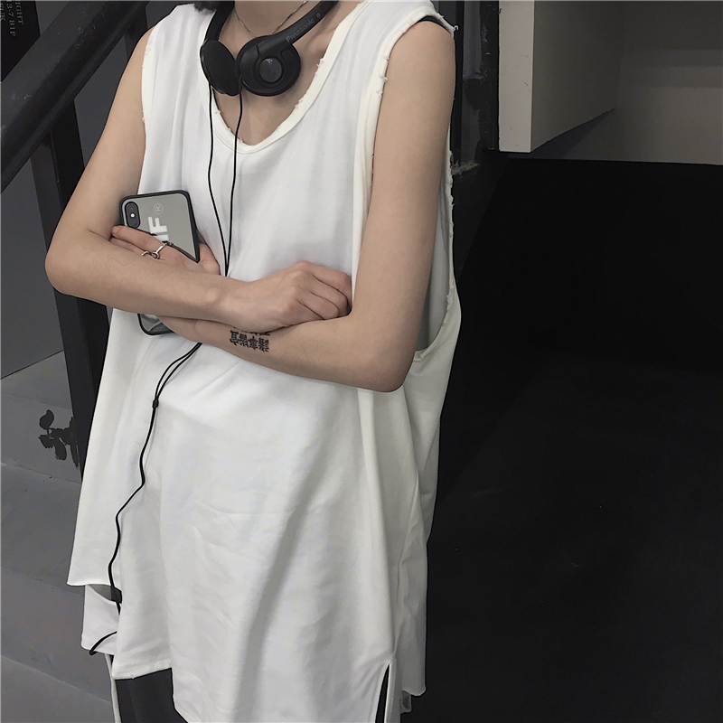 ins 恤男女潮 T INSstudios.20ss 夏季潮流 高街破坏破洞内搭打底背心 ins 恤男女潮 T INSstudios.20ss 夏季潮流 高街破坏破洞内搭打底背心
