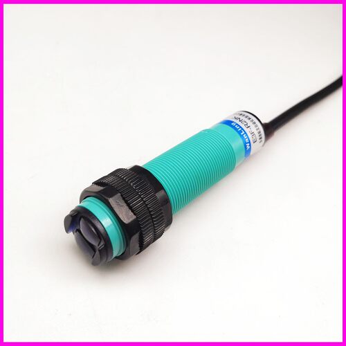 BYD18N-2MB回归反射反光板2米三线NPN常闭12V24V感应开关传感器 - 图1