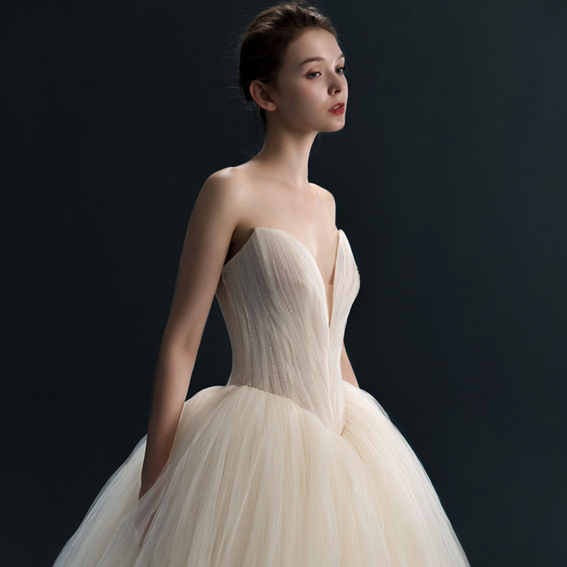【霓裳】2020新款云朵齐地显瘦修身 媛菲莎妮婚纱