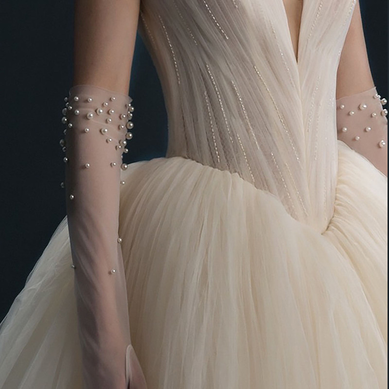 【霓裳】2020新款云朵齐地显瘦修身 媛菲莎妮婚纱