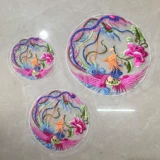 Вышитый вспомогательный материал из изысканной сетки.