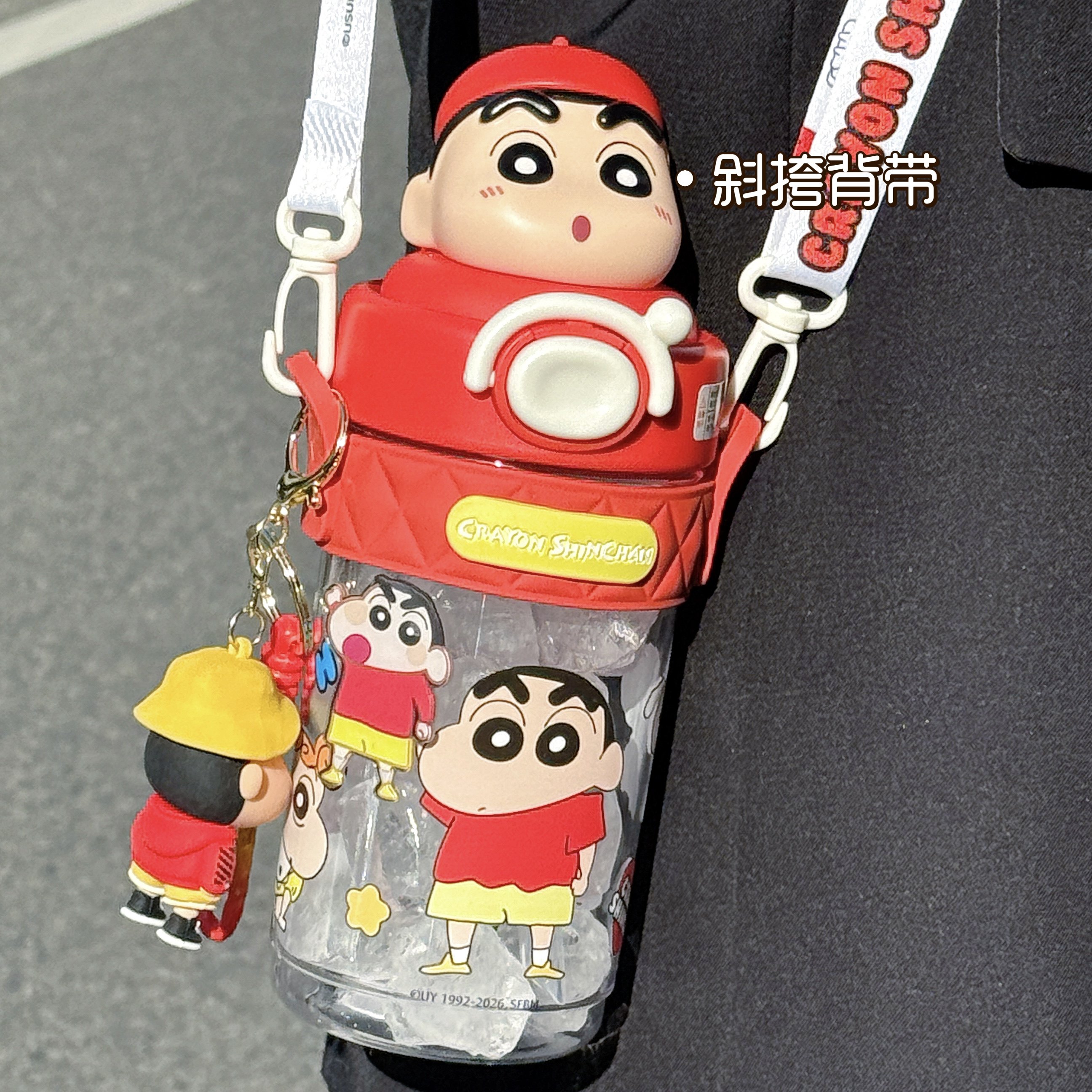 蜡笔小新吸管杯儿童上学专水杯大容量可斜跨背带塑料杯卡通随手杯,淘宝优惠券,粉丝福利购,淘宝优惠卷