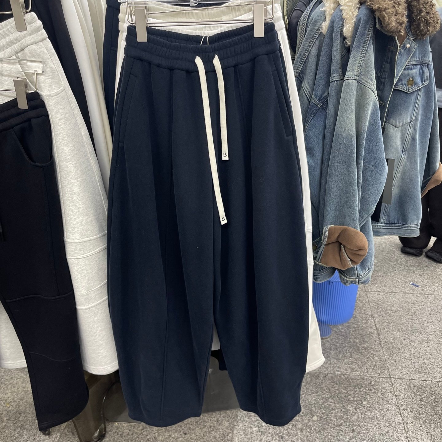 韩系百搭加厚宝宝绒休闲卫裤女2025秋冬新款松紧腰舒适弯刀裤长裤,淘宝优惠券,粉丝福利购,淘宝优惠卷