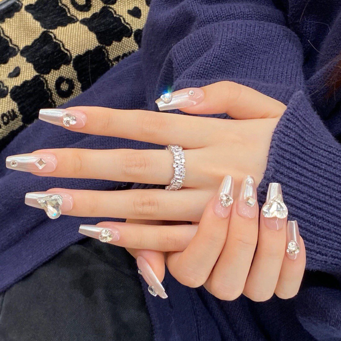 手工穿戴甲轻奢银色渐变爱心钻爆闪显白指甲贴婚纱照孕妇成品美甲-图0