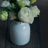 Керамический современный декор в форме цветка для гостиной, маленькая вазочка, простой и элегантный дизайн