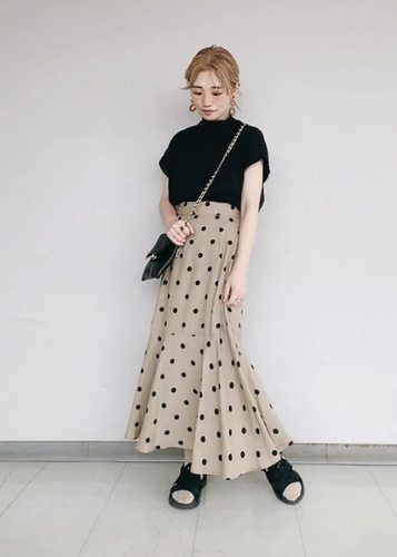 R0pe家爆款回归 展现婀娜身姿松紧腰抗皱免烫撩人鱼尾波点半身裙 - 图0