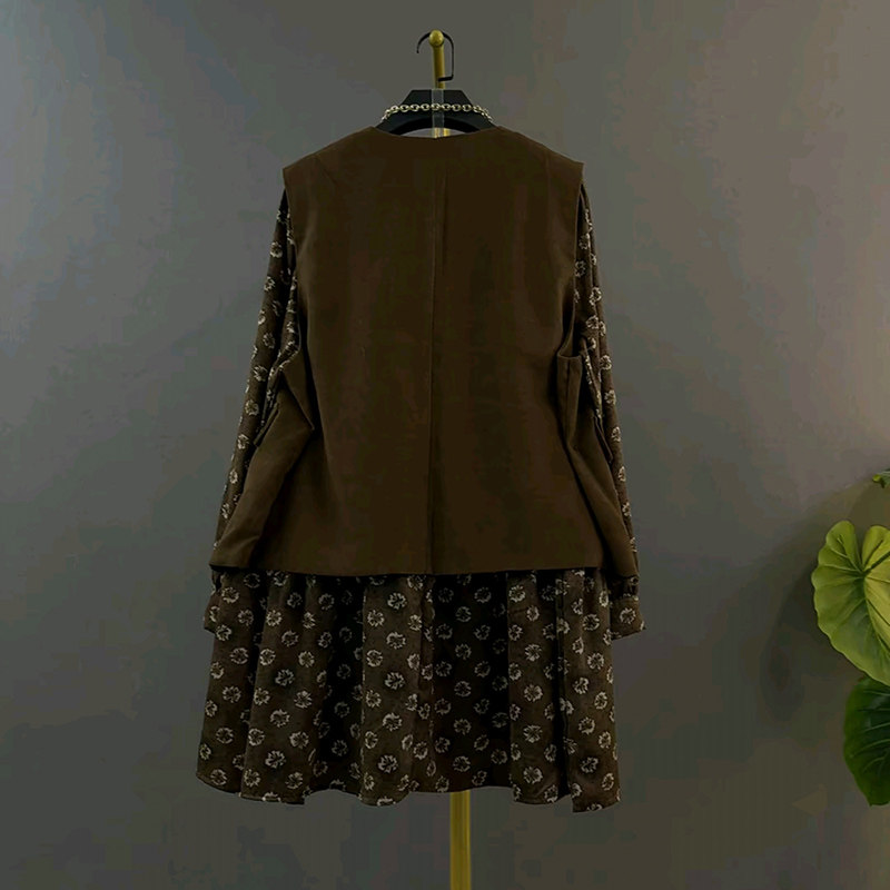 Fashionable fungus floral V-neck dress