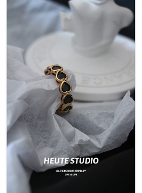 镂空设计暗黑系爱心开口戒指