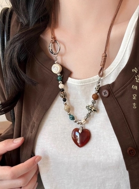 爱心串珠吊坠项链女2025新款民族风秋冬长款编绳毛衣链高级感配饰