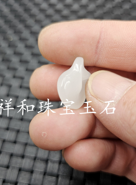 新疆和田白玉三角形玉石挂件