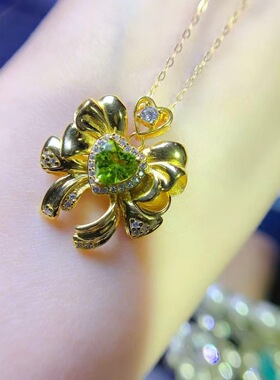 新款天然橄榄石吊坠925银镶嵌女时尚轻奢饰品送女友新年礼物