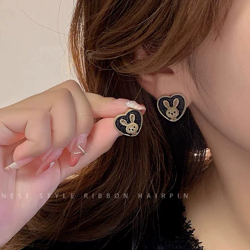 Изысканные маленькие ретро демисезонные серьги, простой и элегантный дизайн, коллекция 2022, популярно в интернете, изысканный стиль