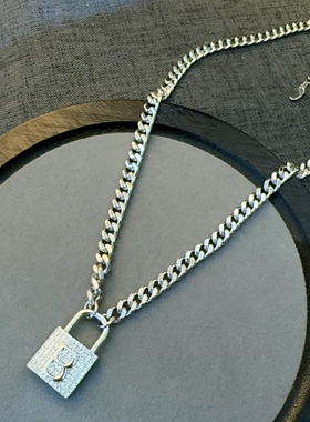 轻奢小众字母锁头粗链条锁骨链