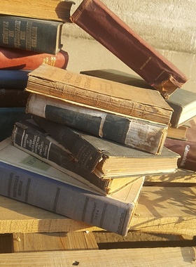 复古英文二手旧书古董书陈年老摆件拍摄背景外文桌面装饰书拍照