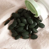 Раздайте 5 бутылочек по 1000 г. Двенадцать таблеток спирулины марки Caotang.