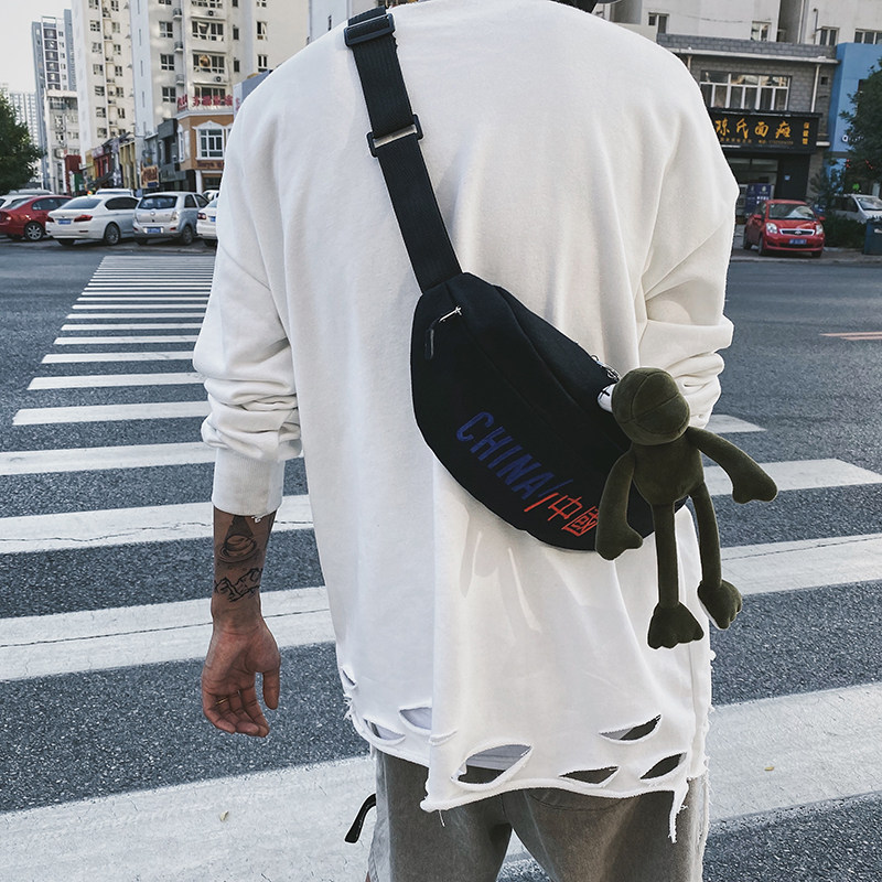 潮牌胸包男士ins超火日系小单肩包 满江红箱包男士包袋