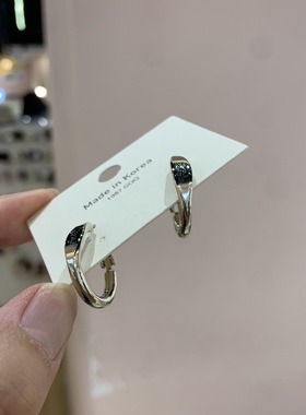 韩版新款咖金字母耳环女小众设计感高级轻奢气质百搭耳圈耳饰银针