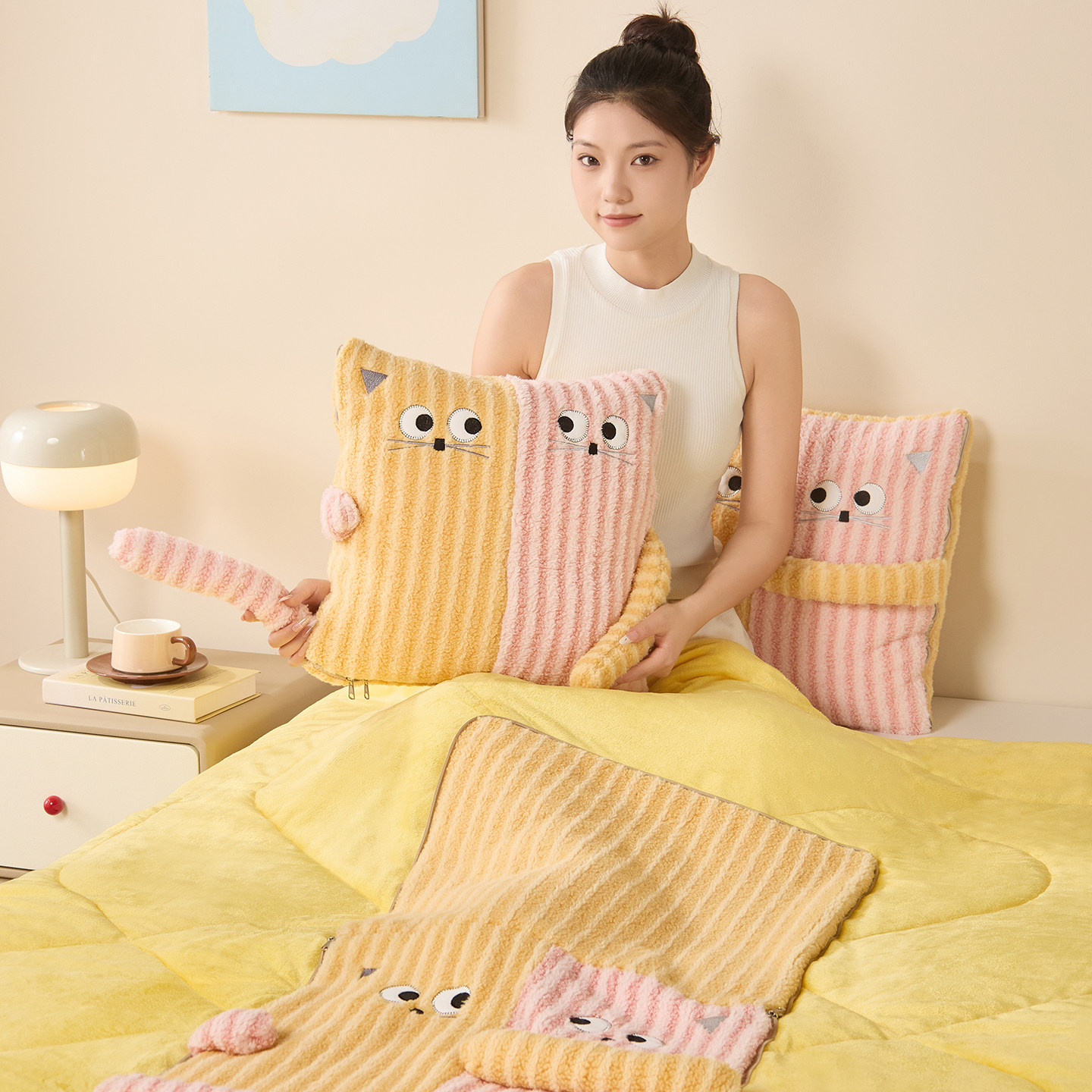 加厚绒抱枕被子两用办公室午睡枕头被子二合一汽车折叠空调靠垫被,淘宝优惠券,粉丝福利购,淘宝优惠卷