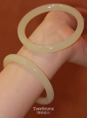 天然青白玉手镯女款正品玉石镯子冰种白玉镯子送妈妈礼物