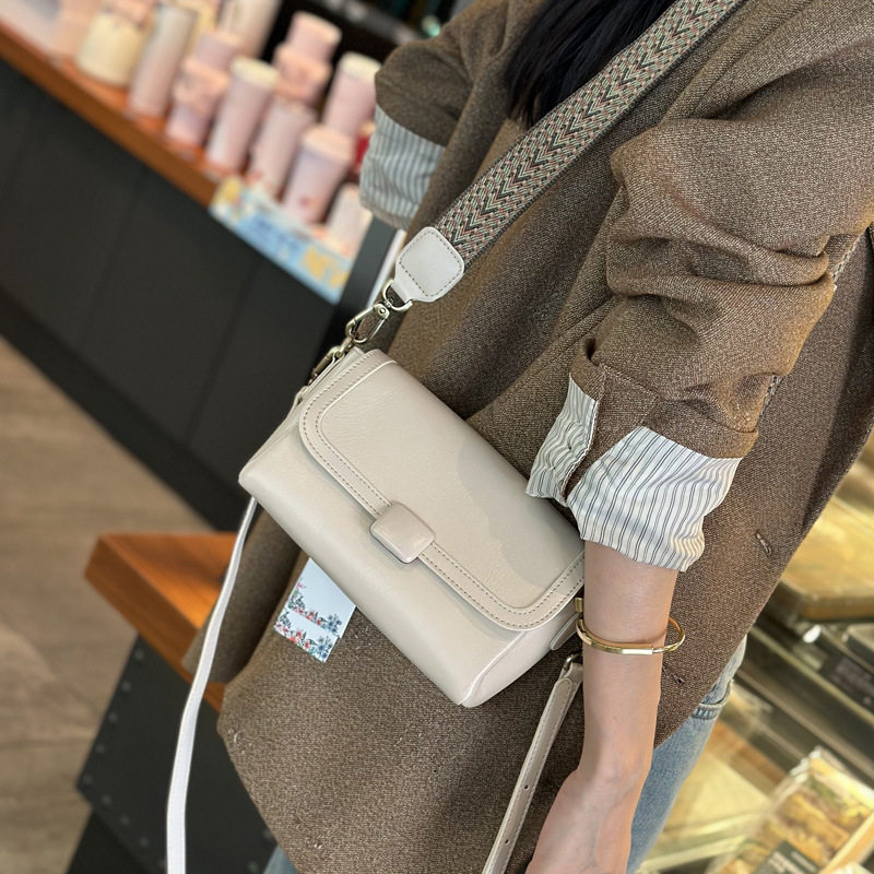 网红爆款小众单肩包包女2025新款高级感复古小方包春夏ins斜挎包,淘宝优惠券,粉丝福利购,淘宝优惠卷