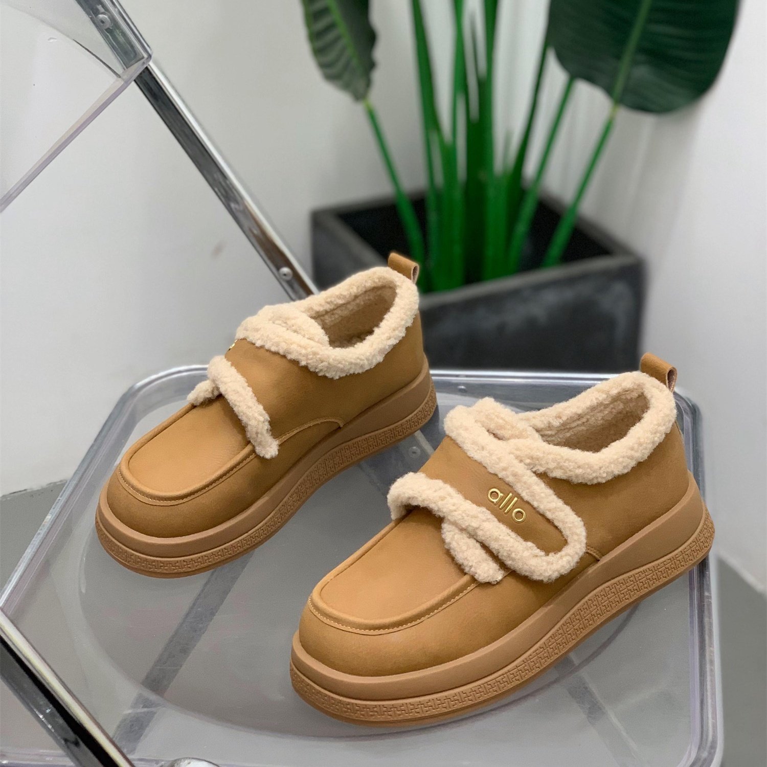 2025冬季新款百搭真皮韩版加绒厚底勃肯鞋女保暖日常通勤休闲鞋,淘宝优惠券,粉丝福利购,淘宝优惠卷