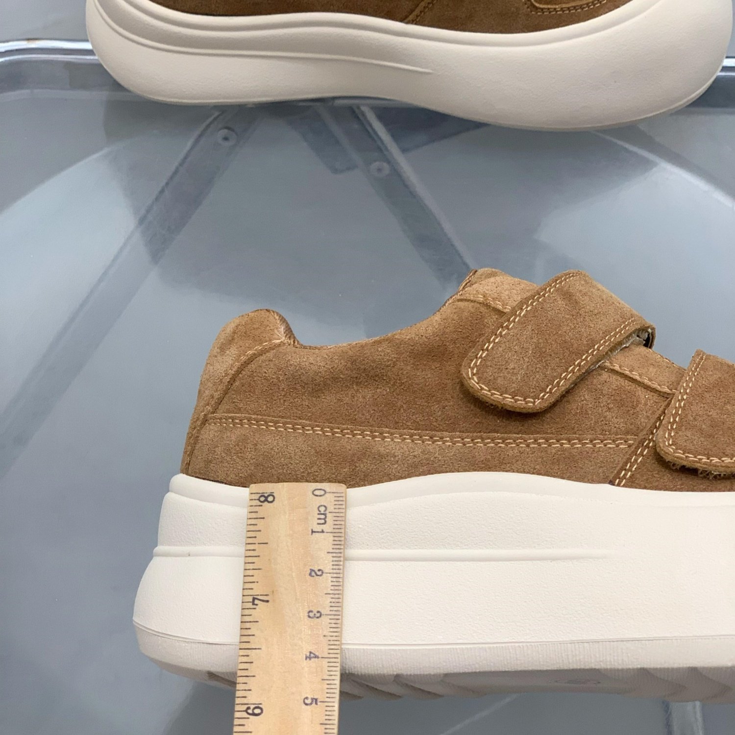 复古真皮魔术贴板鞋女2025年冬季轻便运动鞋厚底增高显瘦休闲女鞋,淘宝优惠券,粉丝福利购,淘宝优惠卷