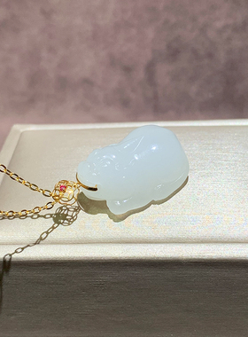 18k金天然和田白玉貔貅吊坠