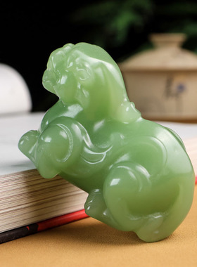 新疆和田玉貔貅手把件天然玉石招财貔貅把件青白玉原石手玩件